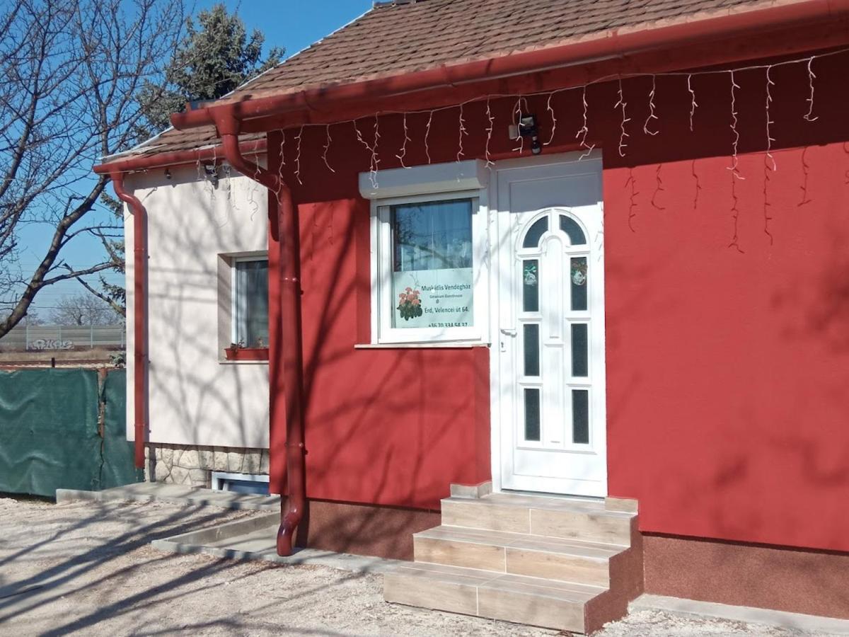 Отель Erdi Muskatlis Vendeghaz Экстерьер фото